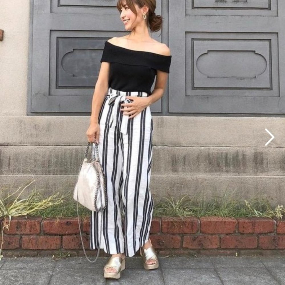 NWT - H&M White and Black Stripe Wide Leg, High waisted pants